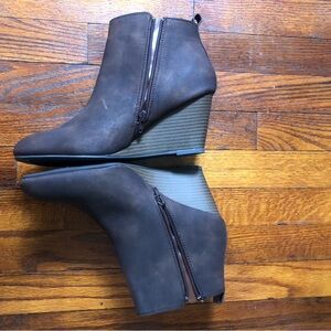 Ladies Mini boots with Wedged heels size 10m